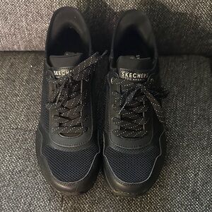 Skechers woman’s Black Athletic Sneakers